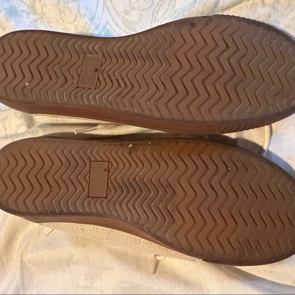 Toms super comfy casual shoe with Ortholite insoles. - Picture 2 of 4